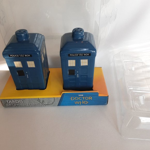 Doctor Who Tardis Salt and Pepper Ceramic Shakers Set Great Gift for Dr Who fans - Picture 2 of 6
